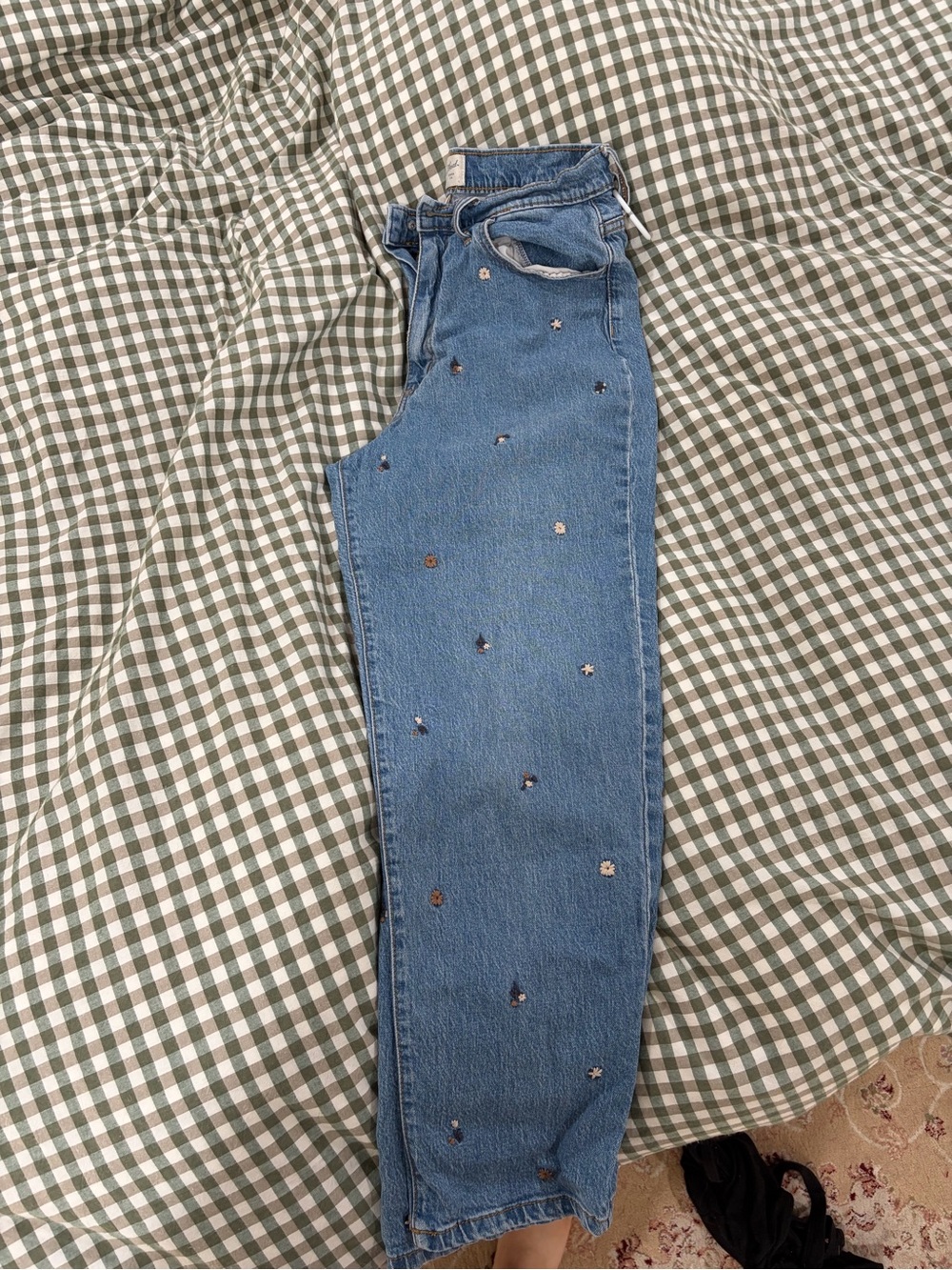 Universal Thread Blue Straight-Leg Jeans with Subtle Stud Accents